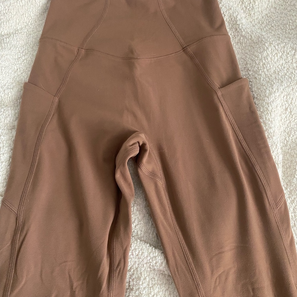 Buffbunny Contour Pocket leggings in Cocoa
Size: Small